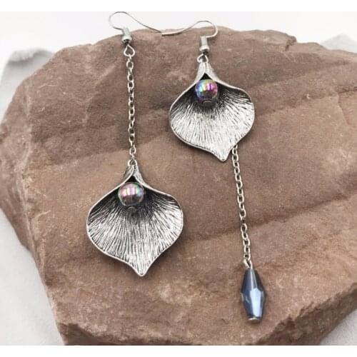 New Personality Fashion Temperament Wild White Flowers Irregular Petals Dangle Earring for Woman Girl Wild Charm Dangle Earrings