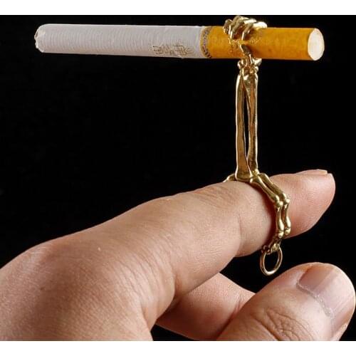 1pcs Skeleton Palm Cigarette Holder Ring Rack Brass Finger Clip 19mm Slim Cigarettes Smoking Accessories Mens Smoker Ring Gift
