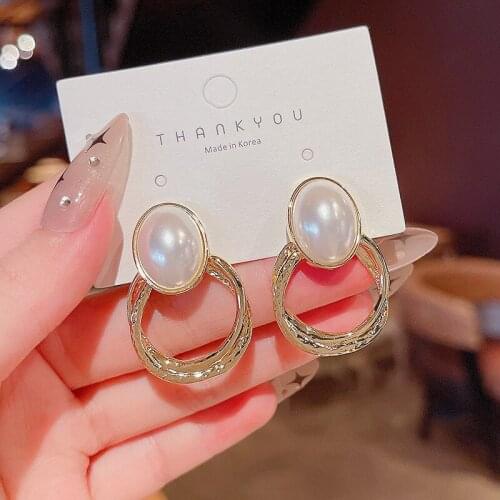 South Koreas new fashion golden circle earrings ladies elegant and cute pearl earrings wholesale jewelry