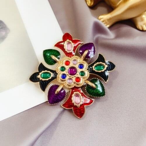 Wear me to go ~ retro Brooch female court Baroque oil painting antique Brooch new style small fragrant pin