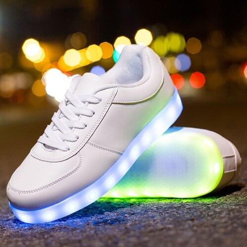 Led shoes for adults women shoes 2021 hot fashion pu leather led luminous platform shoes woman sneakers tenis feminino