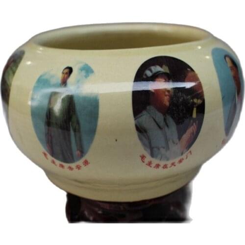 Cultural Revolution porcelain Chairman Mao pattern pen wash old goods red collection study living room ornaments