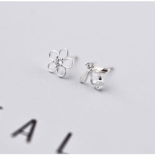 Cute Sweet Asymmetric Flowers Bee Cubic Zirconia Silver Color Stud Earring For Women Girls Trendy Fashion Jewelry Gifts SD2230