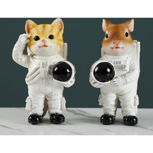 Home Desktop Decoration Creative Resin Astronaut Small Animal Desktop Decoration Office Art Decoration Gift for Girlfriend