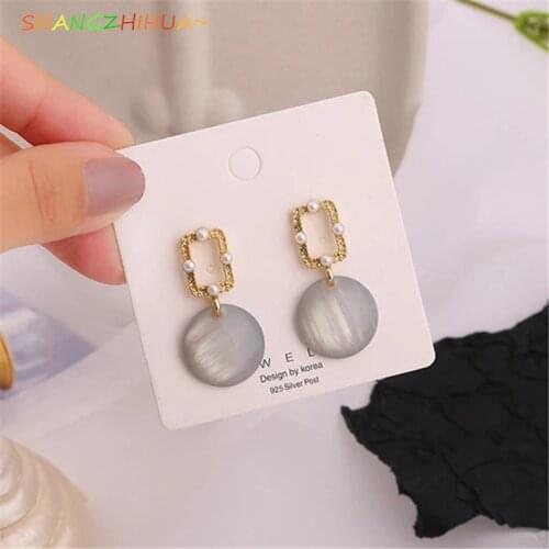 New fashion retro metal pearl opal stud earrings, beautiful womens earrings with geometric temperament, 2020 new jewelry