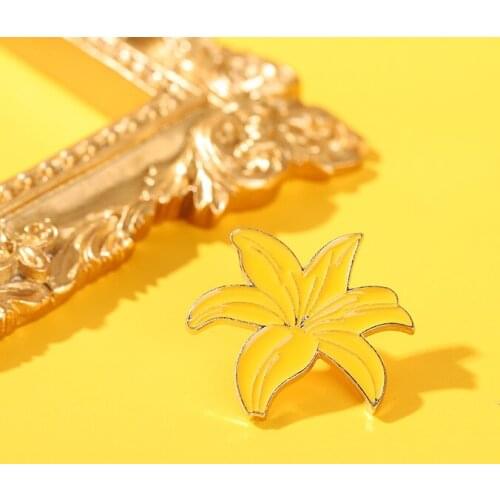 Creative Japan and South Korea Beautiful Mystery Yellow Lily Alloy Brooch Ins Trendy Fashion Cute Wild Plant Badge Accessories