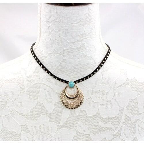 Fashion Row Button Black PU Leather Necklace Jewelry green Stone Horn Necklaces for Women Pendants