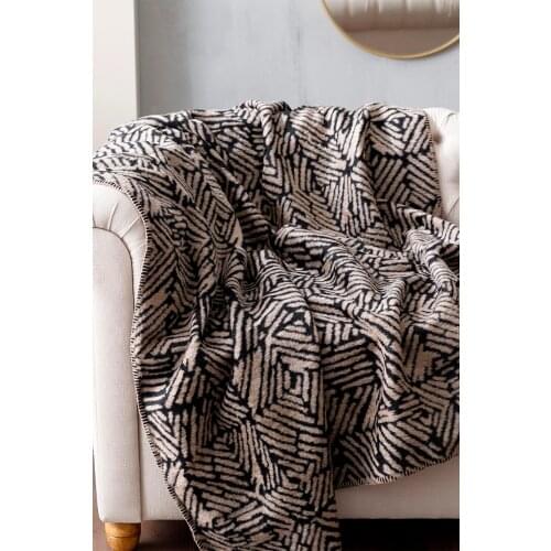 Black Arty Stripe Acrylic Tv Blanket 130x170 cm