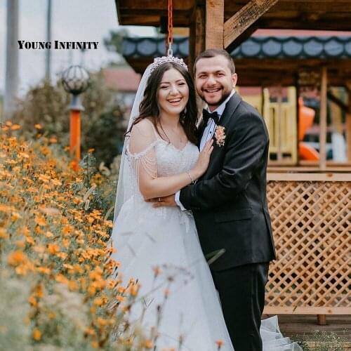 Elegant Ball Gown Wedding Dresses 2021 Sleeveless Bridal Gown Illusion Back V Neck Chapel Train White Applique Plus Size Bride