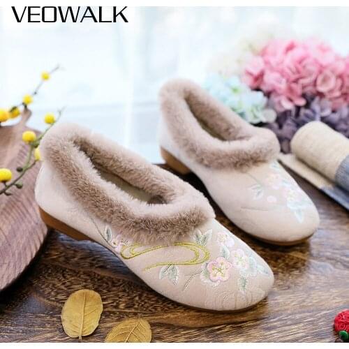 Veowalk Faux Fur Collar Winter Women Soft Cotton Embroidered Loafers Non-Slip Light Slip On Warm Flat Shoes for Elegant Ladies