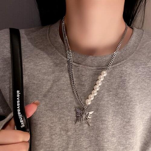 2021 Fashion Personality Tide Necklace Pearl Butterfly Necklace Net Red Temperament Design Sensual Jewelry Female