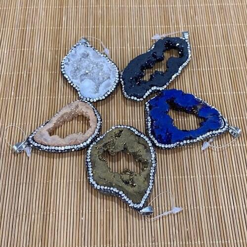 Natural Stone Crystal Necklace Pendant Color Irregular Shape Diamond Inlaid Used for Jewelry Making DIY Charm Jewelry 47x27mm