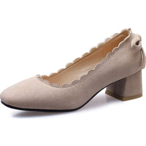 In the spring of 2019 the new high contracted joker with shallow mouth square single shoes 33-43