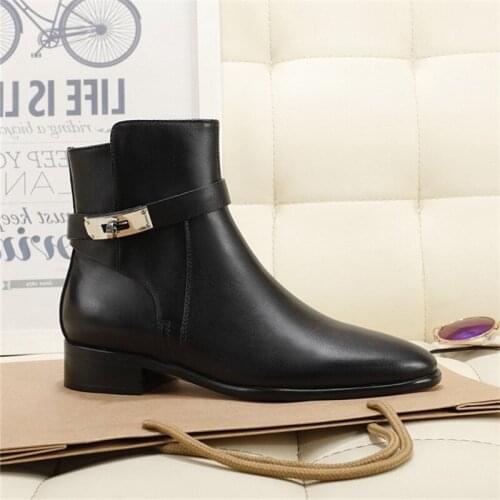 2021Womens Leather Boots Buckle Winter Round Toe Slip-on Low Heel Rome Solid Black Lightweight Leisure Fashion Thin Ankle Shoes