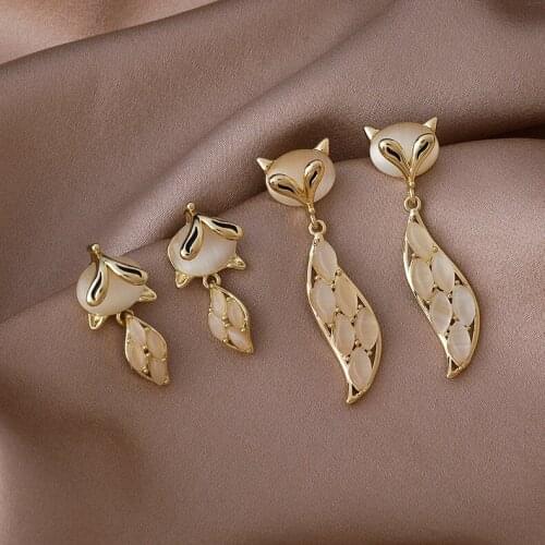 QiLuxy Gold Plating Cat Eyes Stone Fox Drop Earrings for Women Fashion Elegant Dangle Earrings Statement Earrings Jewelry