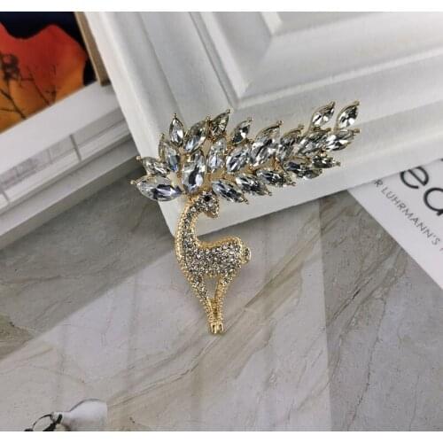 Brilliant jewelry crystal deer Brooch female cute simple Brooch Korea accessories sweater silk scarf buckle pin jewelry