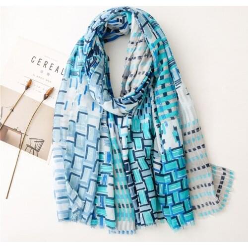 Yishine 2021 Geomestic Printing Shinny Color Lady Beach Shawl Fashion Women Scarf Summer Headwrap