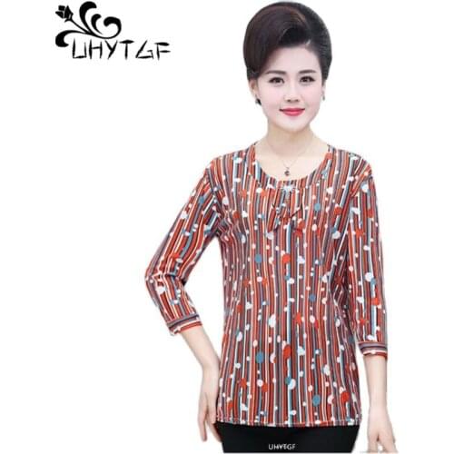 UHYTGF Women T-Shirt Middle-Aged Elderly Mother Spring Summer T-Shirt Female Fashion Printed Thin Tops 5XL Plus Size Blouse 1465