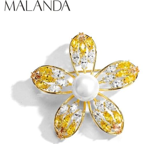 Malanda Brand Yellow Zircon Flower Shape Brooch Gold Color Pins Brooches For Women Girl Fashion Wedding Jewelry Christmas Gift