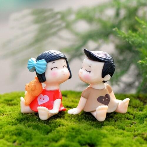 2PCS Sweety Lovers Couple Figurines Miniature Craft Fairy Garden Gnome Moss Terrarium Gift DIY Ornament Garden Decor