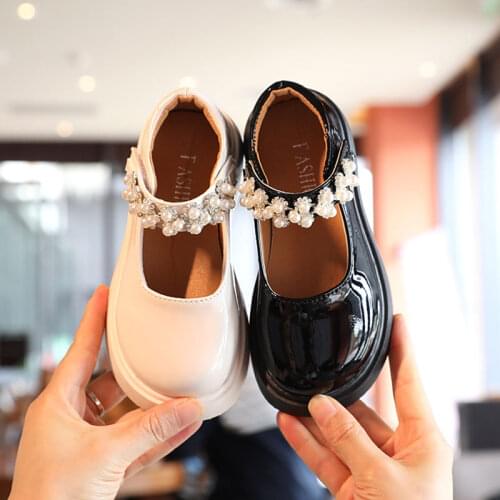 Kids Pearl Strap Shoes For Girls Patent Leather Princess Shoes 2021 Autumn School Uniform Dress Shoe Mary Jane Flat Size 26-36