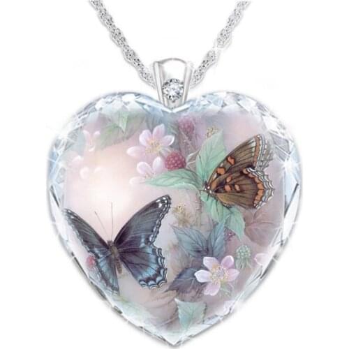 Luxury Fashion Heart Shaped Crystal Glass Butterfly Flower Pattern Pendant Creative Simple Personality All-match Necklace Jewelr