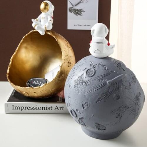 Nordic Astronaut Statue Decoration Creative Resin Astronaut Figurines Storage Ornaments Living Room Home Decor Gift