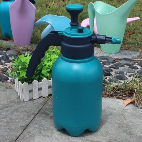 Pneumatic watering can watering flowers and vegetables watering spray bottle sprayer 2L large gardening supplies