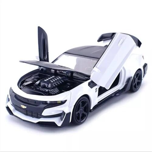 1: 32 simulation komaro car model alloy acousto optic car model car model ornaments childrens toys birthday gift white car