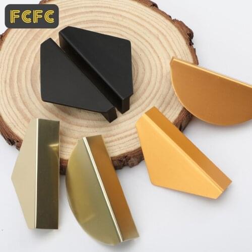 FCFC Golden Semi-Circular Handles Luxury Shoe Cabinets Wardrobe Hardware Black Triangle Furniture Handles Dresser Knobs