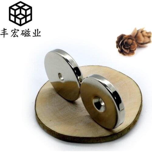 D25 * 4-5 round strong magnetic iron screw hole strong magnetic iron absorbing Stone 25 × 4 hole 5 round magnetic steel magnetic