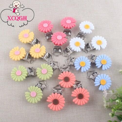 XCQGH 10Pcs Baby Pacifier Clips Holer Daisy Flower Plastic Dummy Clip Bottle Feeding Clips