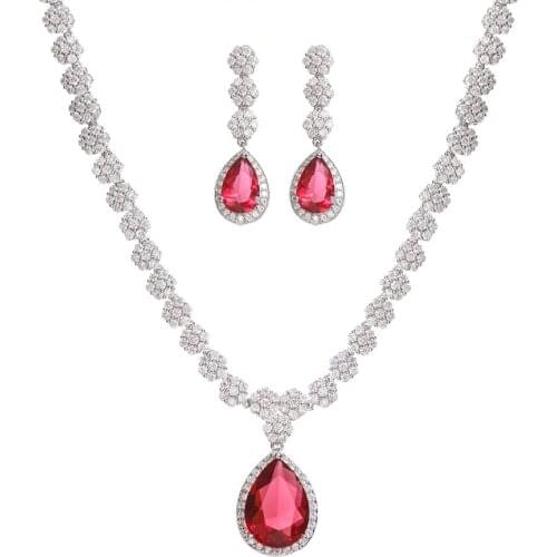 Bettyue New Arrival Ingenious Tiny Zirconia Flower Design Neckalce And Earring For Women Exquisite Banquet Fashion Jewelry Set