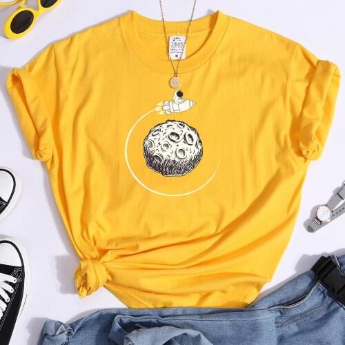 Astronaut Flying Around Space womens Tshirts Fashion Clothing Large T-shirts Casual Streetwear Summer Leisure womens T Shirts