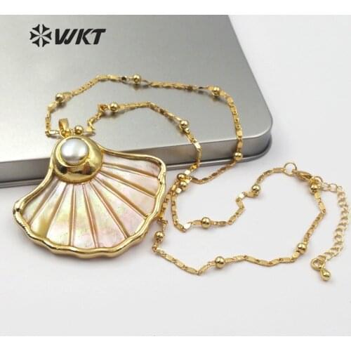 WT-JN067 Carved Yellow Shell Necklace Skirts Shape Sea Shell With Turquoises&Pearl Charm Pendant Boho Gold Necklace Beach Jewel