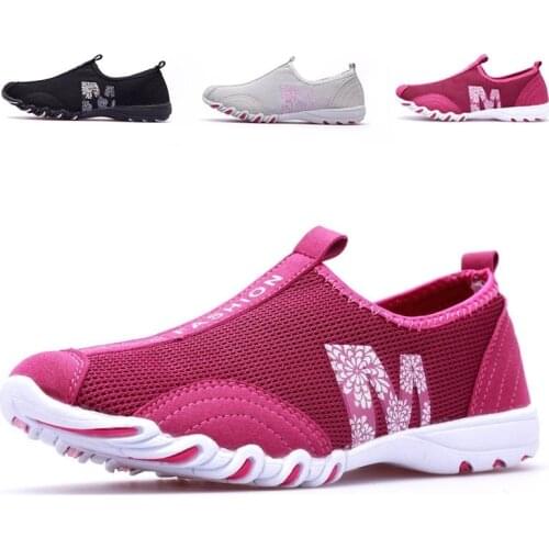 Fashion Sneakers Soft Women Flats Shoes Slip On Breathable Loafers Shoes Outdoor Lightweight Casual Shoes Mother Walking Shoes
