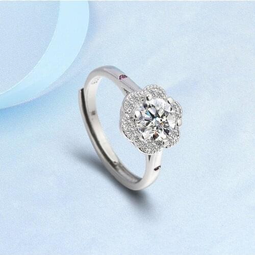 Plum Blossom Flower Mozanstone Carat Cooper Ring For Women Resizable Luxary Unique Design Wedding Accessories Custom Wholesale