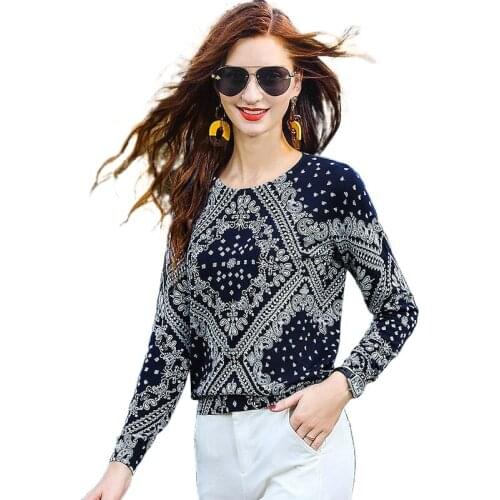 Knitted top womens 2021 spring and autumn new round neck long-sleeved loose and thin bottoming womens sweater