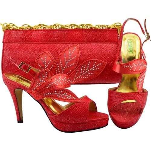 Fashionable Italian Design Mature Women Shoes Matching Bag in Coral Color High Quality African Sandals Match Hand Bag Set