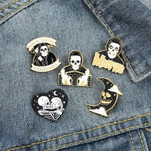 Skull Enamel Pin Badge Brooch Anime Character Lapel Pins Shirt Jacket Punk Gothic Jewelry Halloween Ornament Gift for Friends