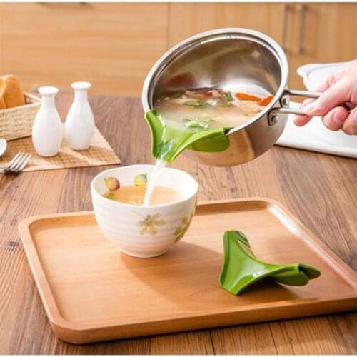 Kapmore 1pc Kitchen Silicone Soup Funnel Round Edge Pan Pouring Soup Tool Kitchen Gadgets Random Color
