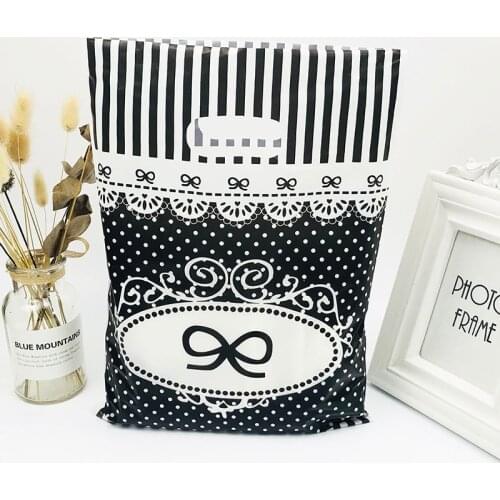 50pcs Black Strip Bow Design Plastic Shopping Clothes Bags 25x35cm Clothes Plastic Gift Bag With Handles Boutique Packaging
