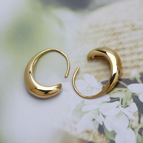 Womens Fashion Simple Style Elliptical Hoop Earrings Smooth Geometric Earring Hook Elegant Franch Female Piercing Earring Gifts