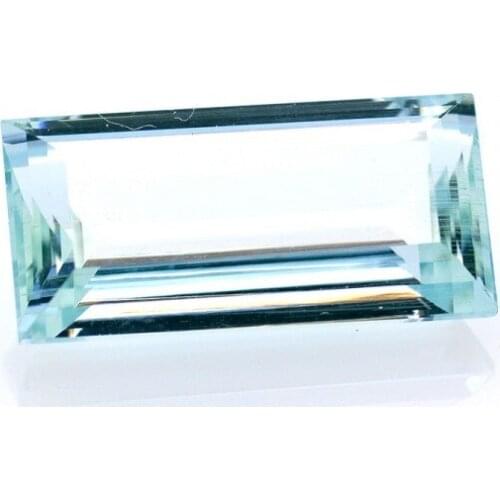 7,70 ct. Aquamarine Right Baguette