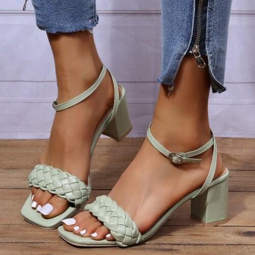 NKUSKAD Women's Shoes With A Strap