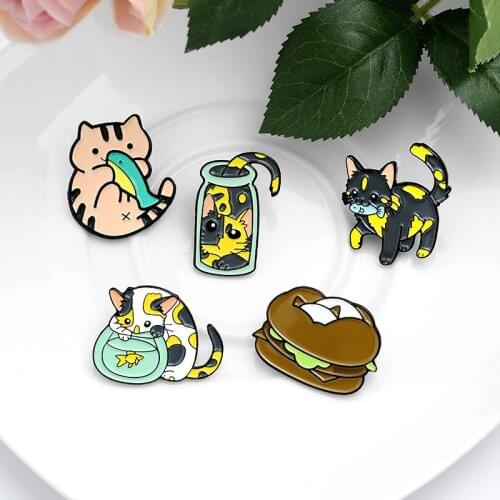 Cat Club Enamel Brooch Fish Tank Cuff Quilt Play Glass Bottle Cute Kitty Badge Cartoon Animal Jewelry Buckle Gift to Friends