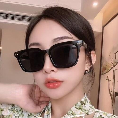 Vintage Oversized Womens Sunglasses Square Rivet Black Orange Big Sun Glasses Female Men Stylish Driving Shades UV400 Gafas