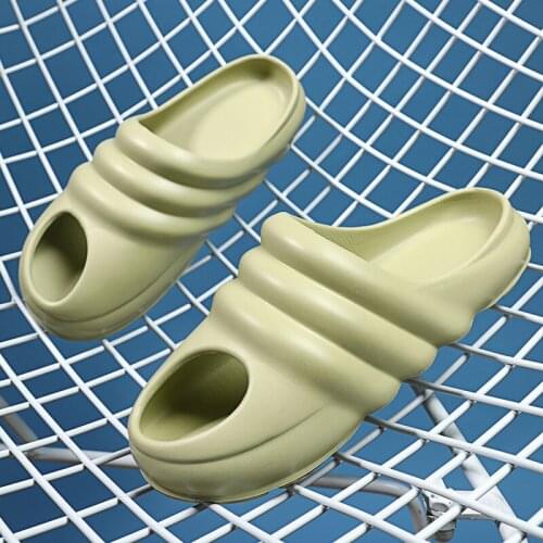 Men Fashion Casual Slippers Male EVA Injection Sandals Outdoor Beach Slippers 2021 Summer Cool Street Slippers Light Weight Shoe