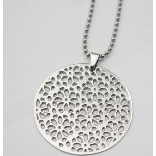 2016 Fashion wholesale necklace fine Jewellery Charm Round Pendant Necklace Stainless Steel Hollow Out Disc Pendant For Women