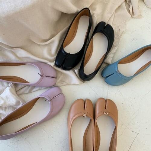 Bailehou 2020 Spring Woman Split Pig Toe Slip On Loafers Ladies Flat Shoes Brand Designer Boat Shoes Moccasinas Zapatos Mujer